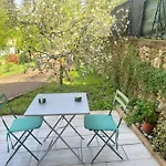 Les Trois Jardins Avec Wifi Et Parking Gratuit Casa de Férias *