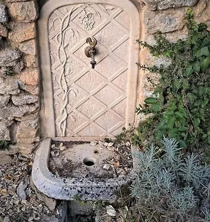 Les Trois Jardins Avec Wifi Et Parking Gratuit