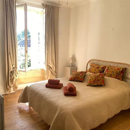 Les Trois Jardins Avec Wifi Et Parking Gratuit * Sarlat-la-Caneda