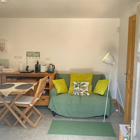 Les Trois Jardins Avec Wifi Et Parking Gratuit Holiday home *